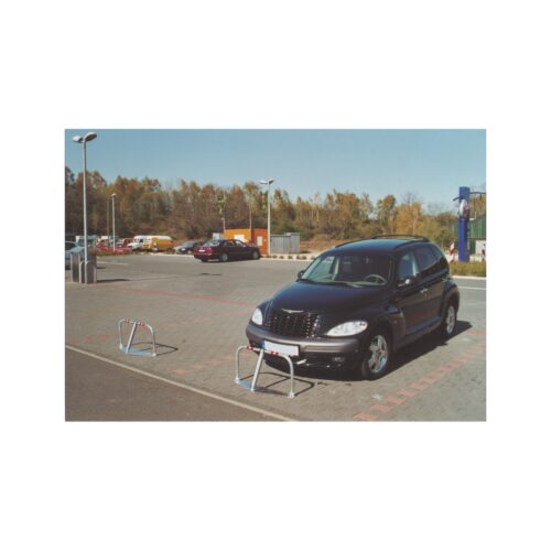 Parkeerbeugel met voetplaat 5 Parkeerbeugels, volbad verzinkt en voorzien van reflectie.